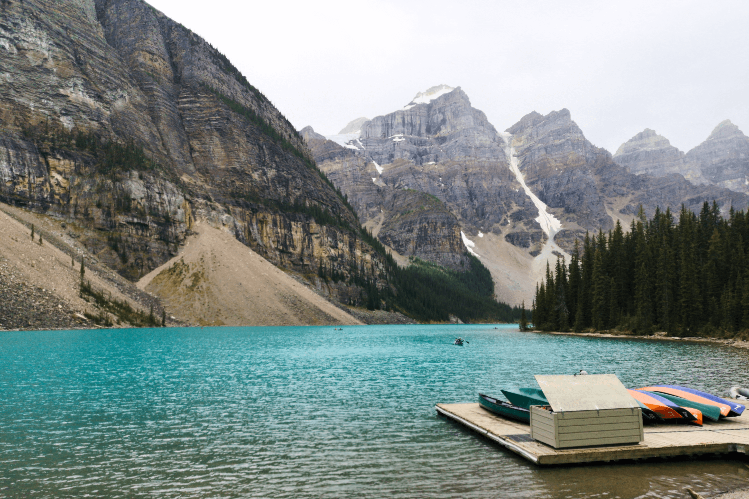 Moraine Lake canoë paysage incontournable à Banff